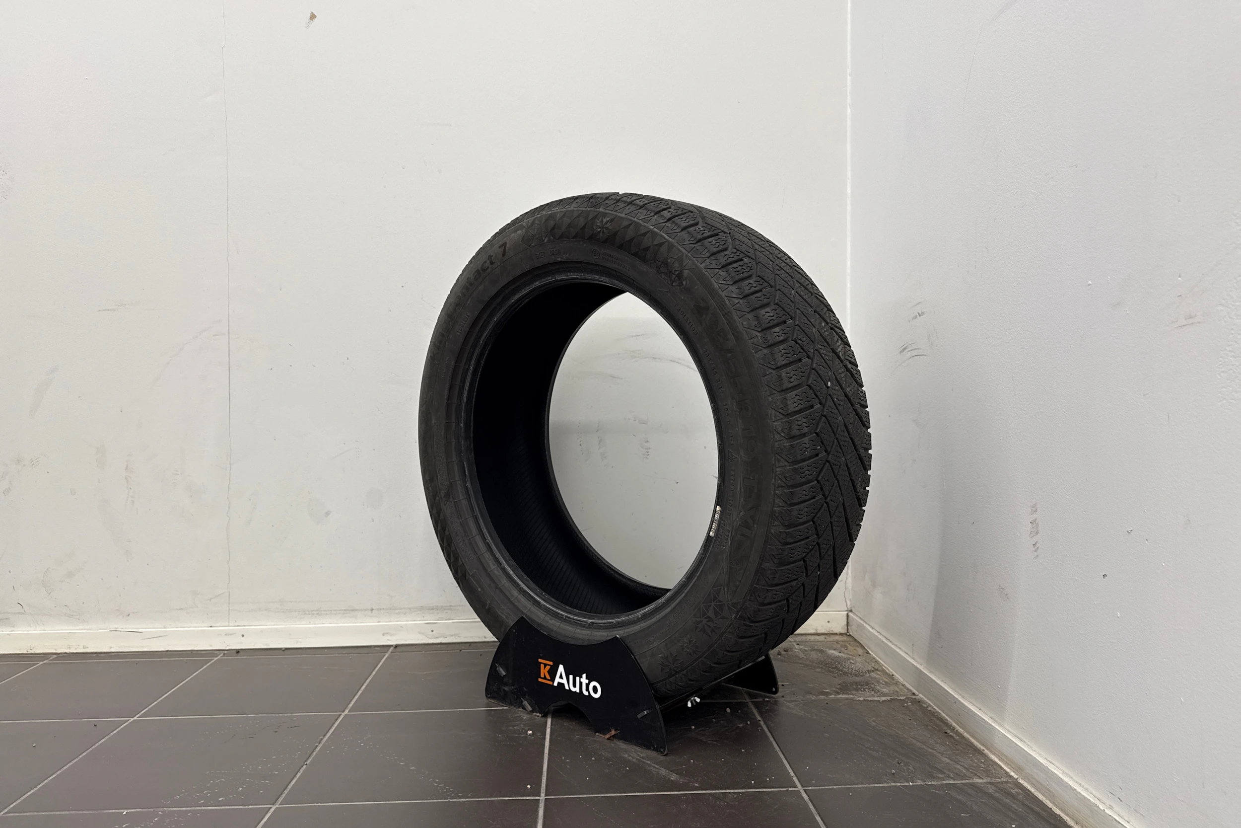 harmaa Volkswagen ID.4 2023 kuva 13.