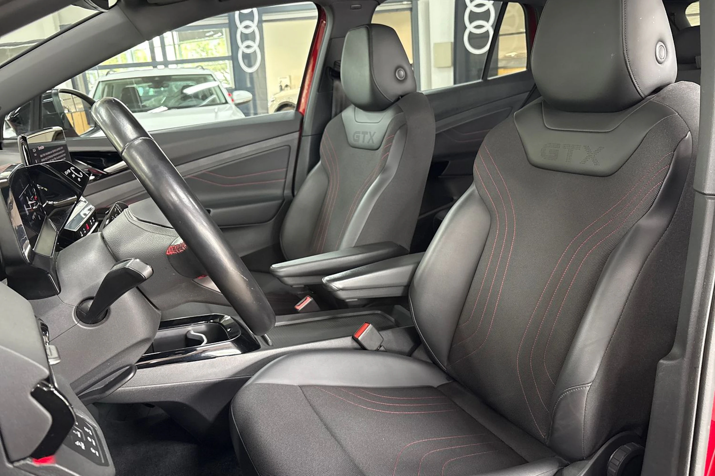 punainen Volkswagen ID.4 2023 kuva 10.