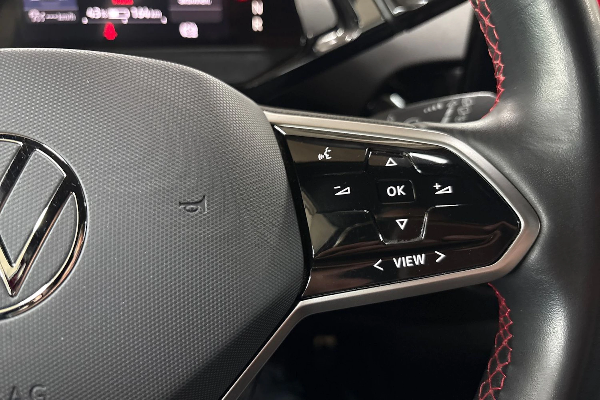 punainen Volkswagen ID.4 2023 kuva 14.