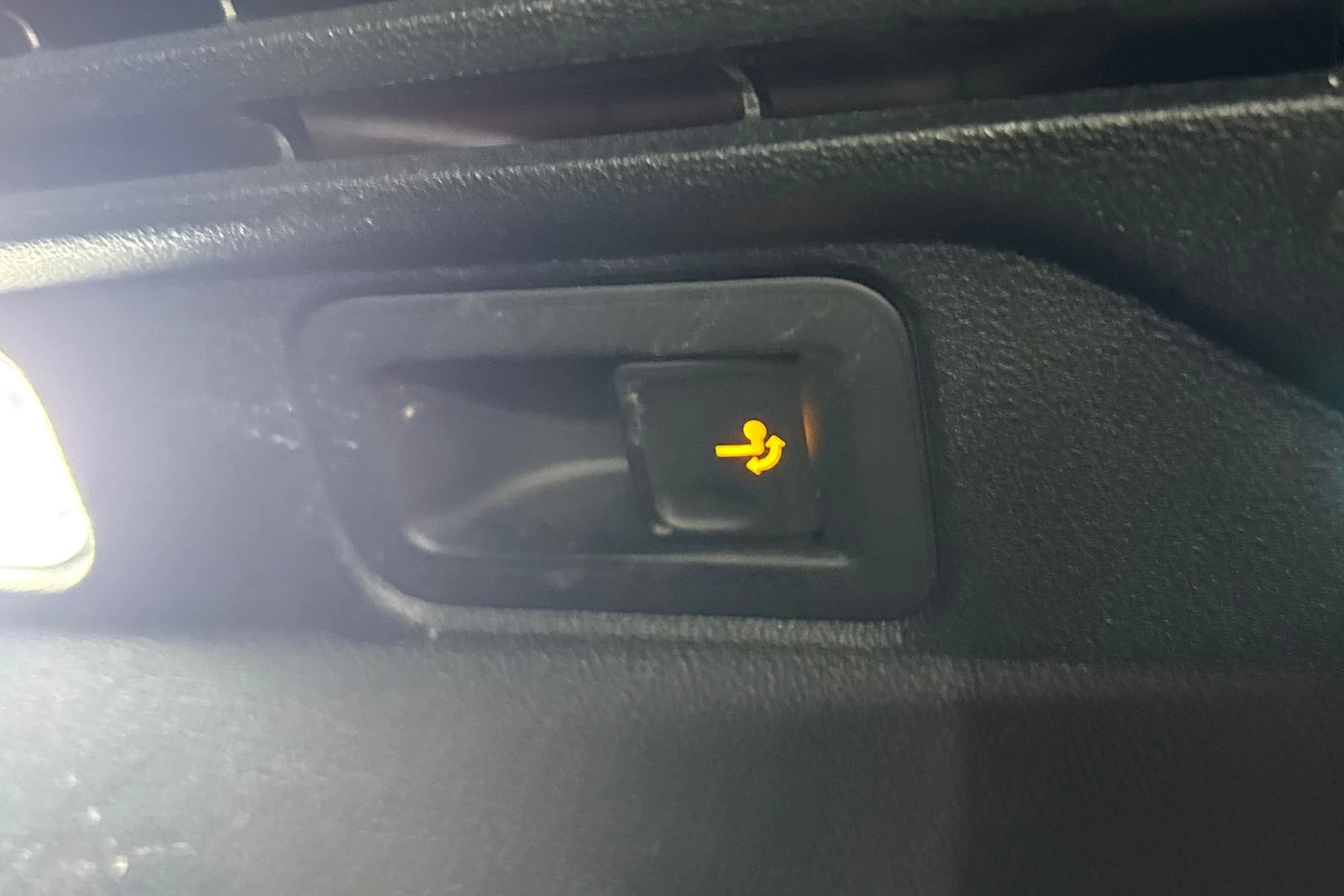 punainen Volkswagen ID.4 2023 kuva 24.