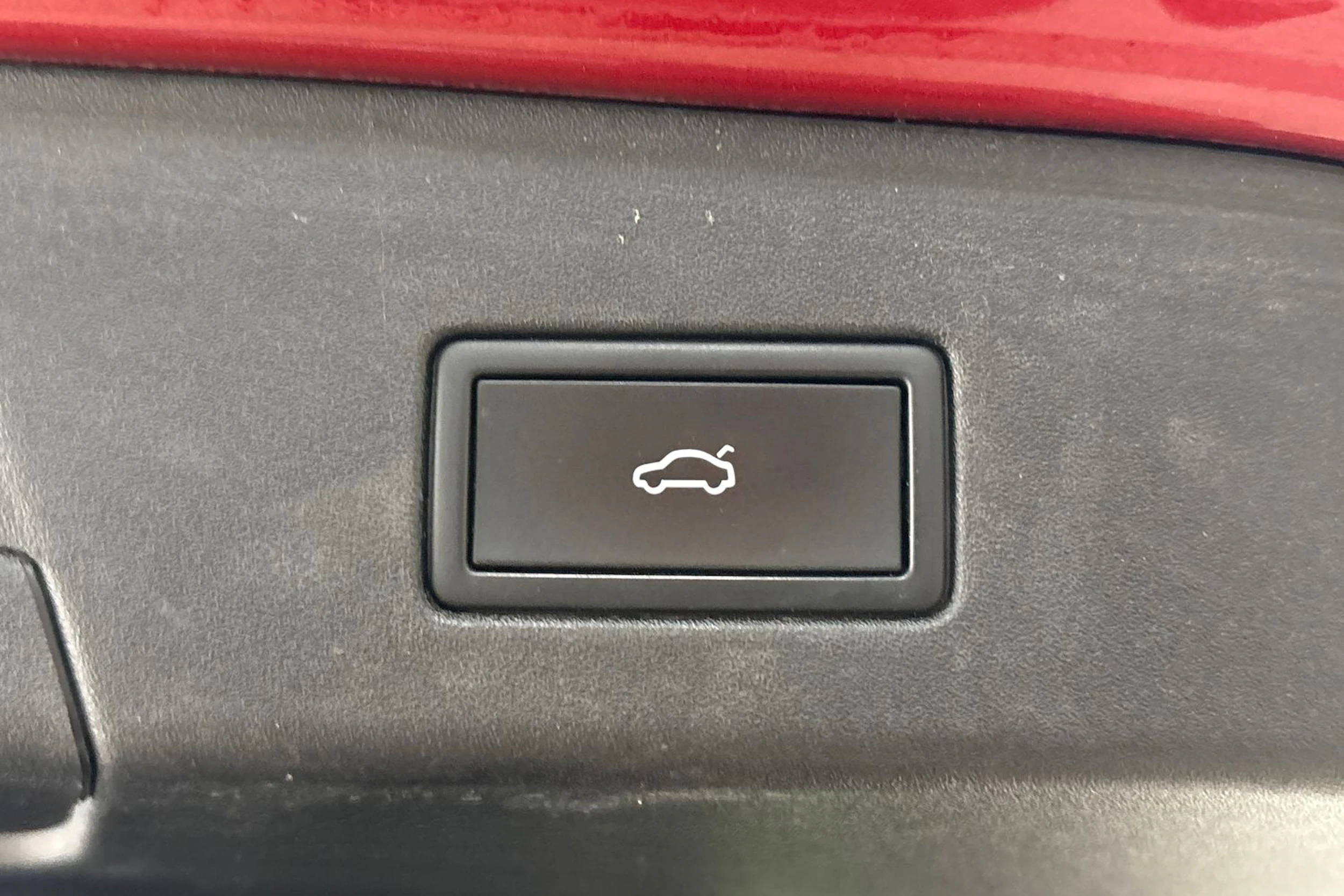 punainen Volkswagen ID.4 2023 kuva 25.