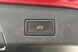 punainen Volkswagen ID.4 2023 kuva 25.