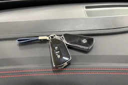 punainen Volkswagen ID.4 2023 kuva 28.