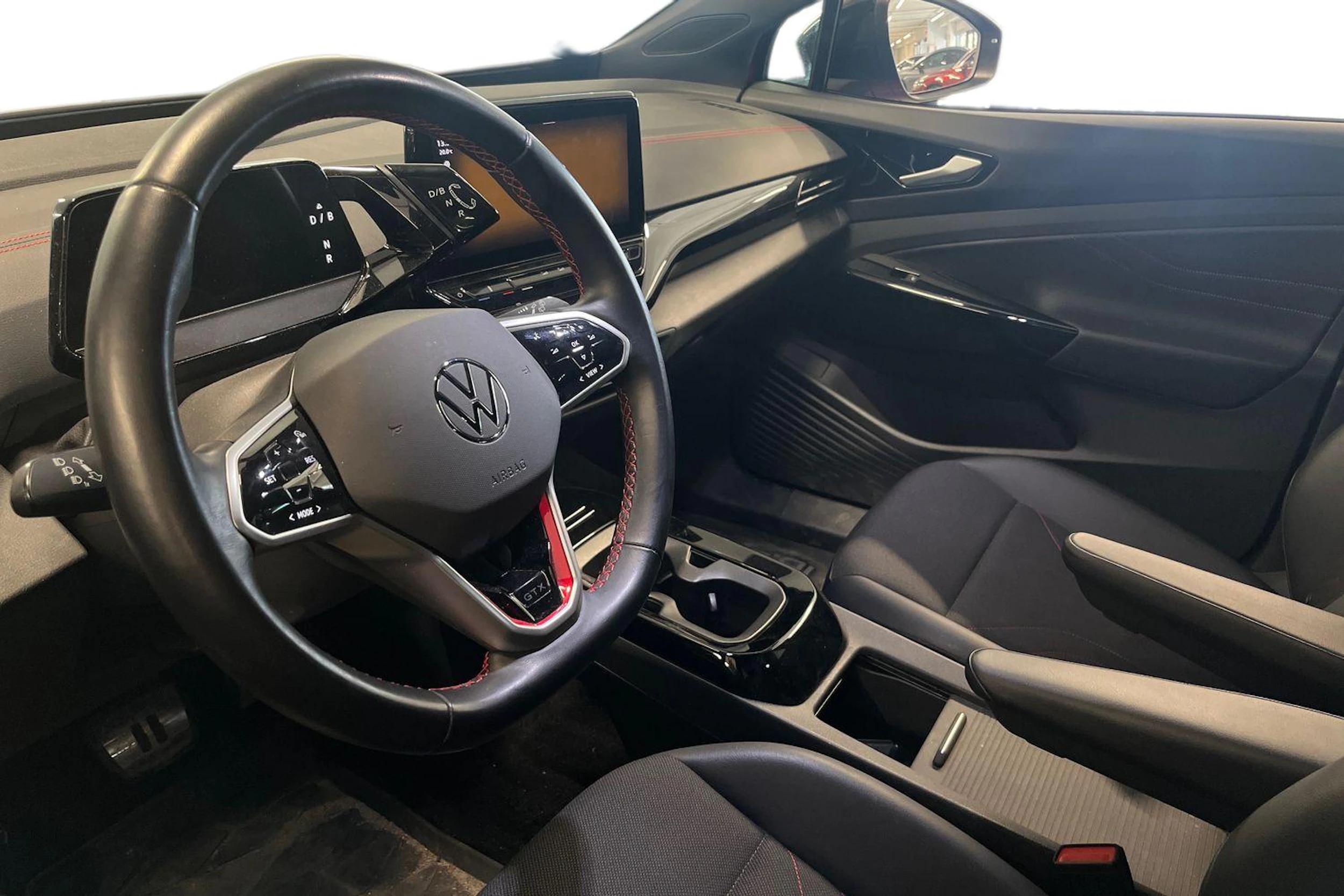 Punainen Volkswagen ID.4 2023 kuva 3.