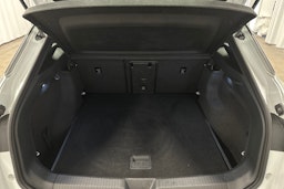 valkoinen Volkswagen ID.4 2023 kuva 14.