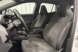 valkoinen Volkswagen ID.4 2023 kuva 17.