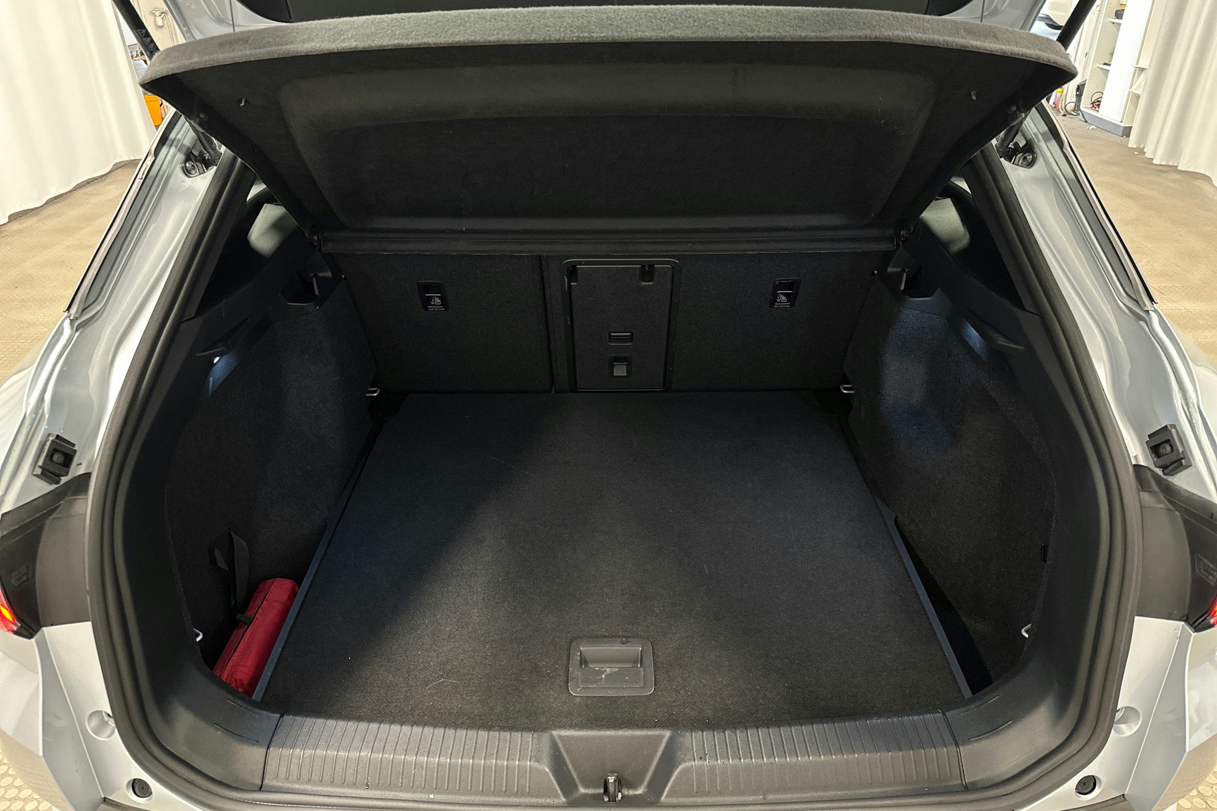 hopea Volkswagen ID.4 2023 kuva 15.