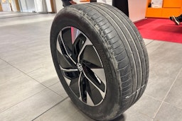 harmaa Volkswagen ID.4 2023 kuva 16.