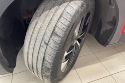 Punainen Volkswagen ID.4 2023 kuva 13.