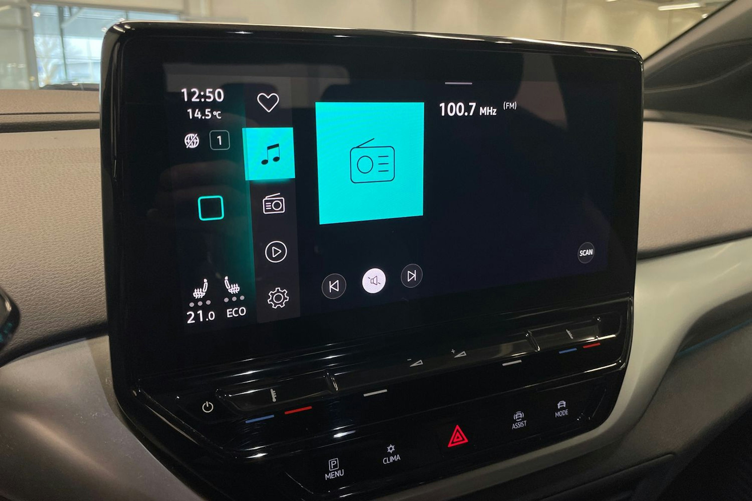 Punainen Volkswagen ID.4 2023 kuva 19.