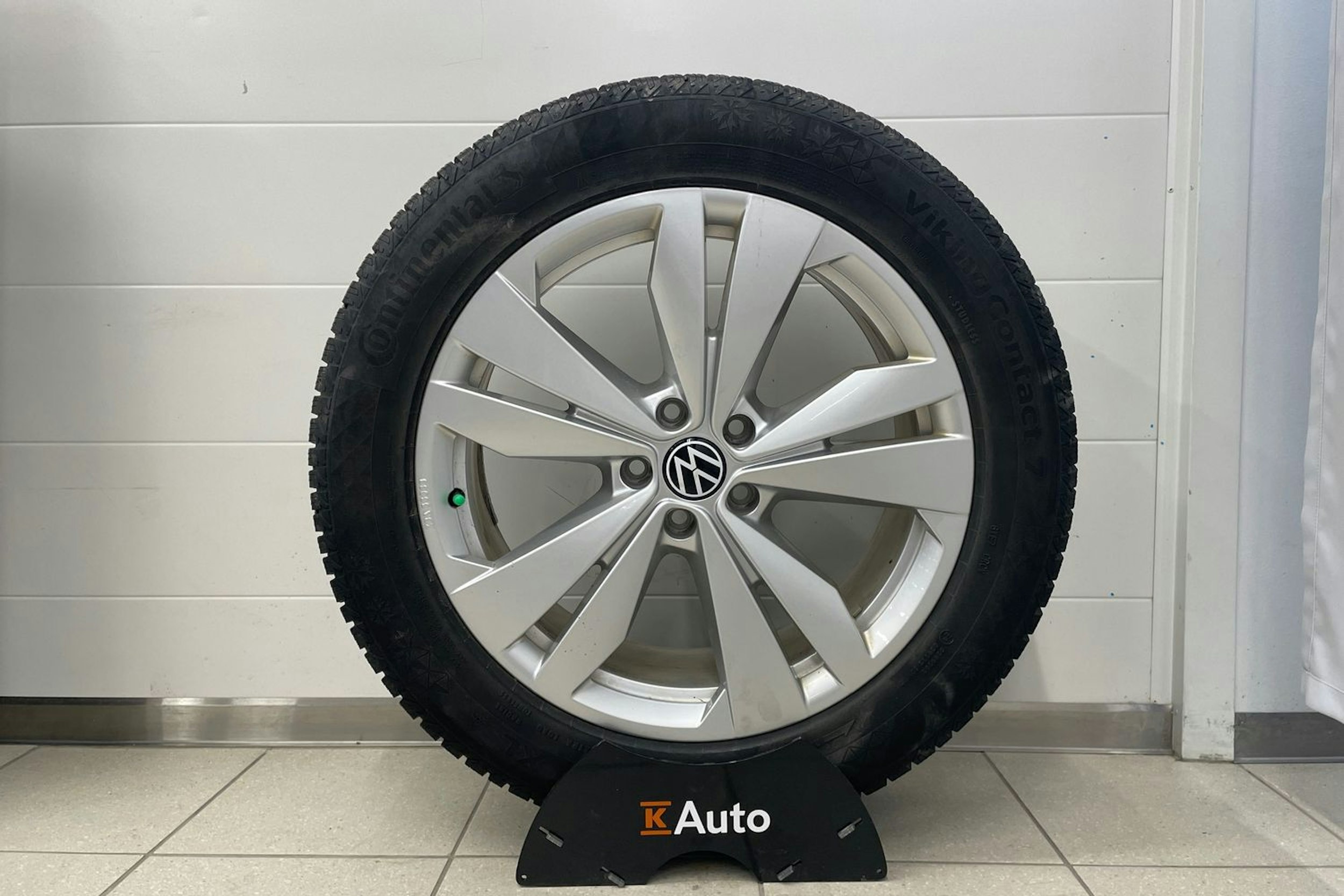 Punainen Volkswagen ID.4 2023 kuva 23.