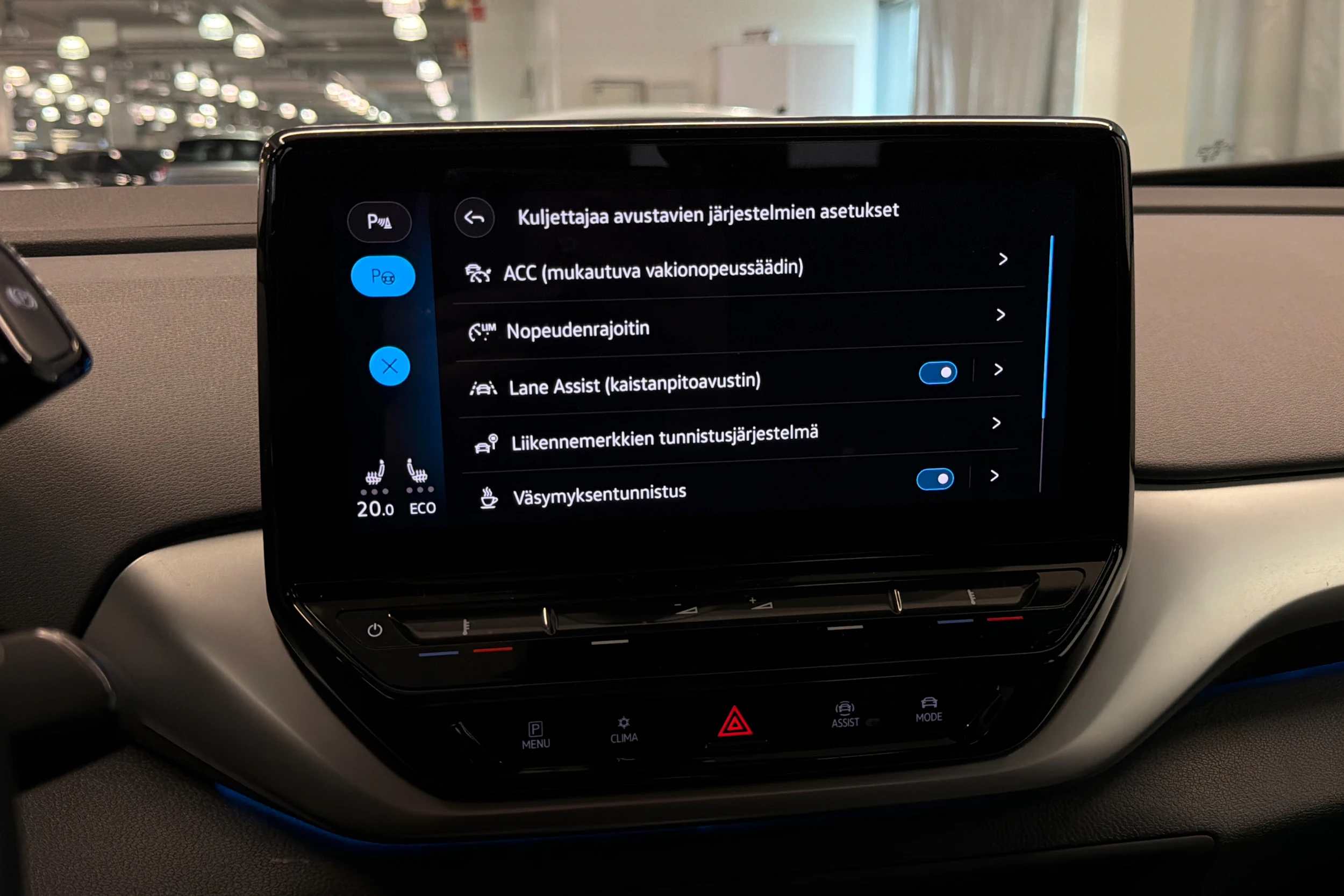 Valkoinen Volkswagen ID.4 2023 kuva 23.