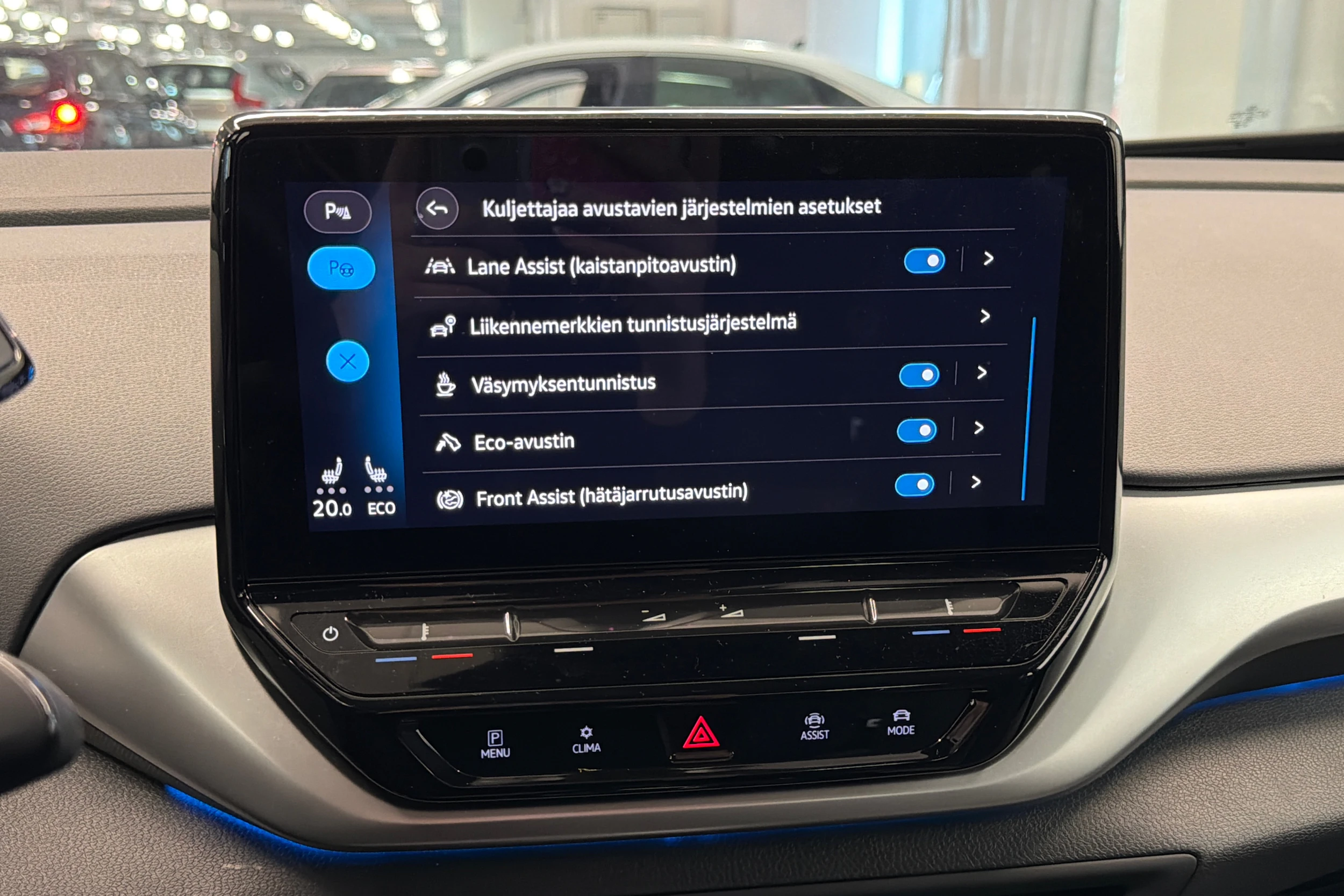 Valkoinen Volkswagen ID.4 2023 kuva 24.