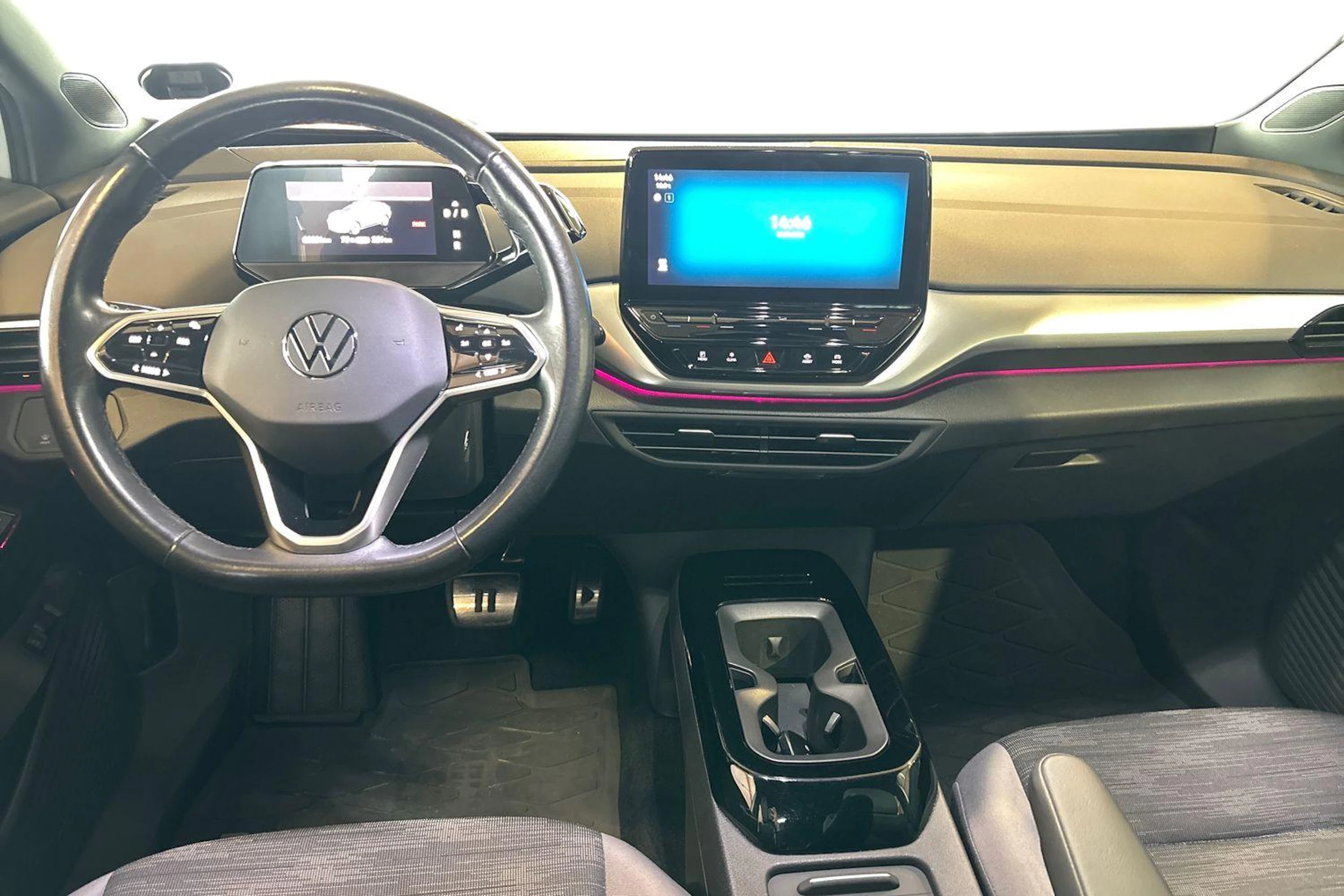 Valkoinen Volkswagen ID.4 2023 kuva 7.