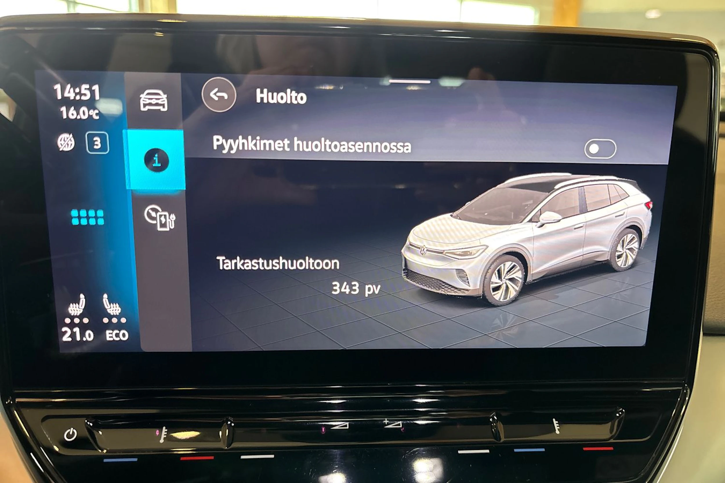 Valkoinen Volkswagen ID.4 2023 kuva 16.