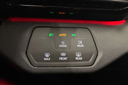punainen Volkswagen ID.4 2023 kuva 17.