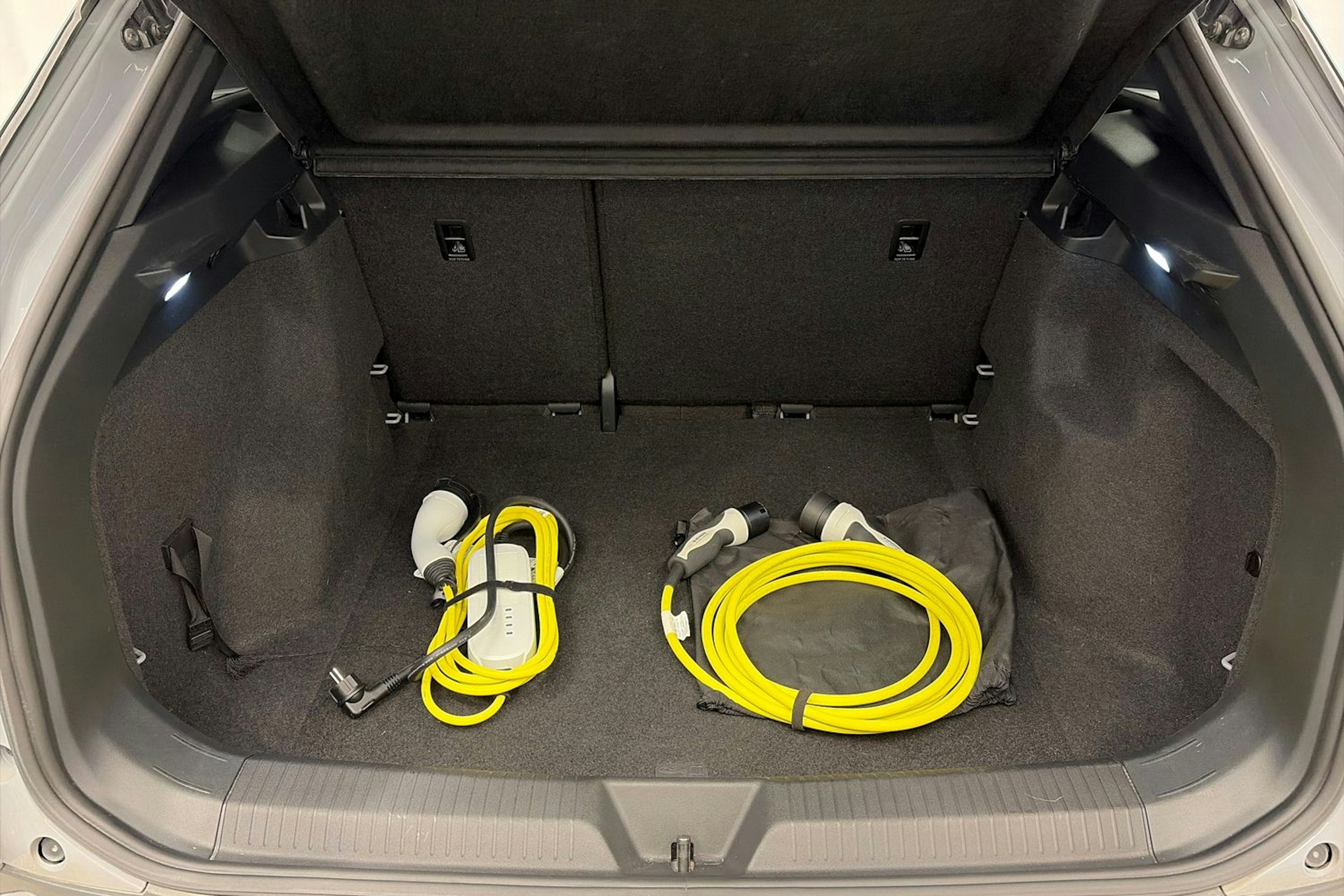 harmaa Volkswagen ID.4 2023 kuva 13.