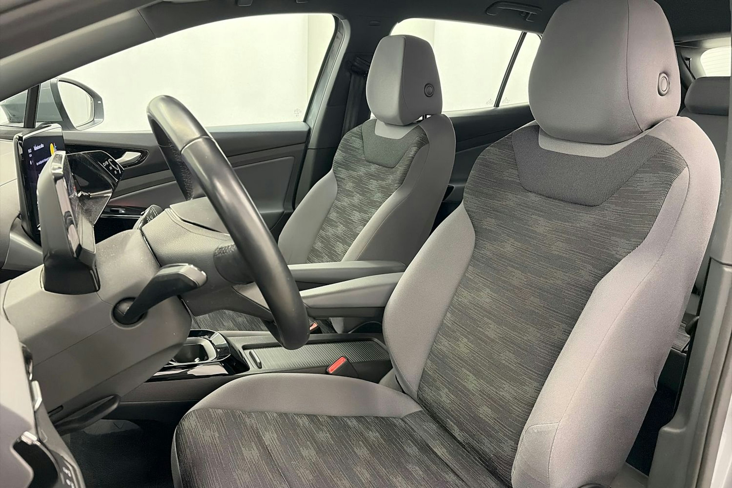 harmaa Volkswagen ID.4 2023 kuva 16.