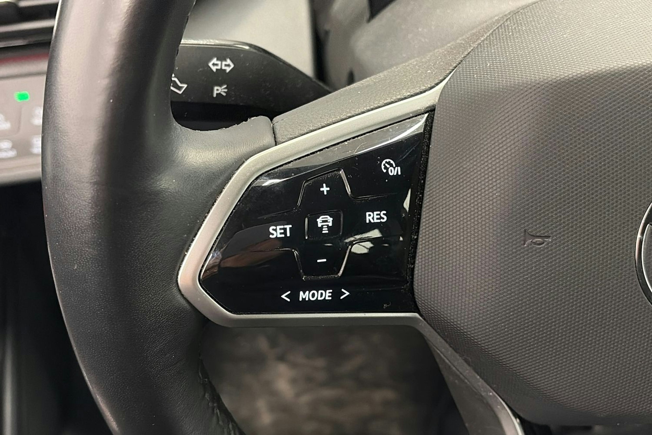 harmaa Volkswagen ID.4 2023 kuva 17.