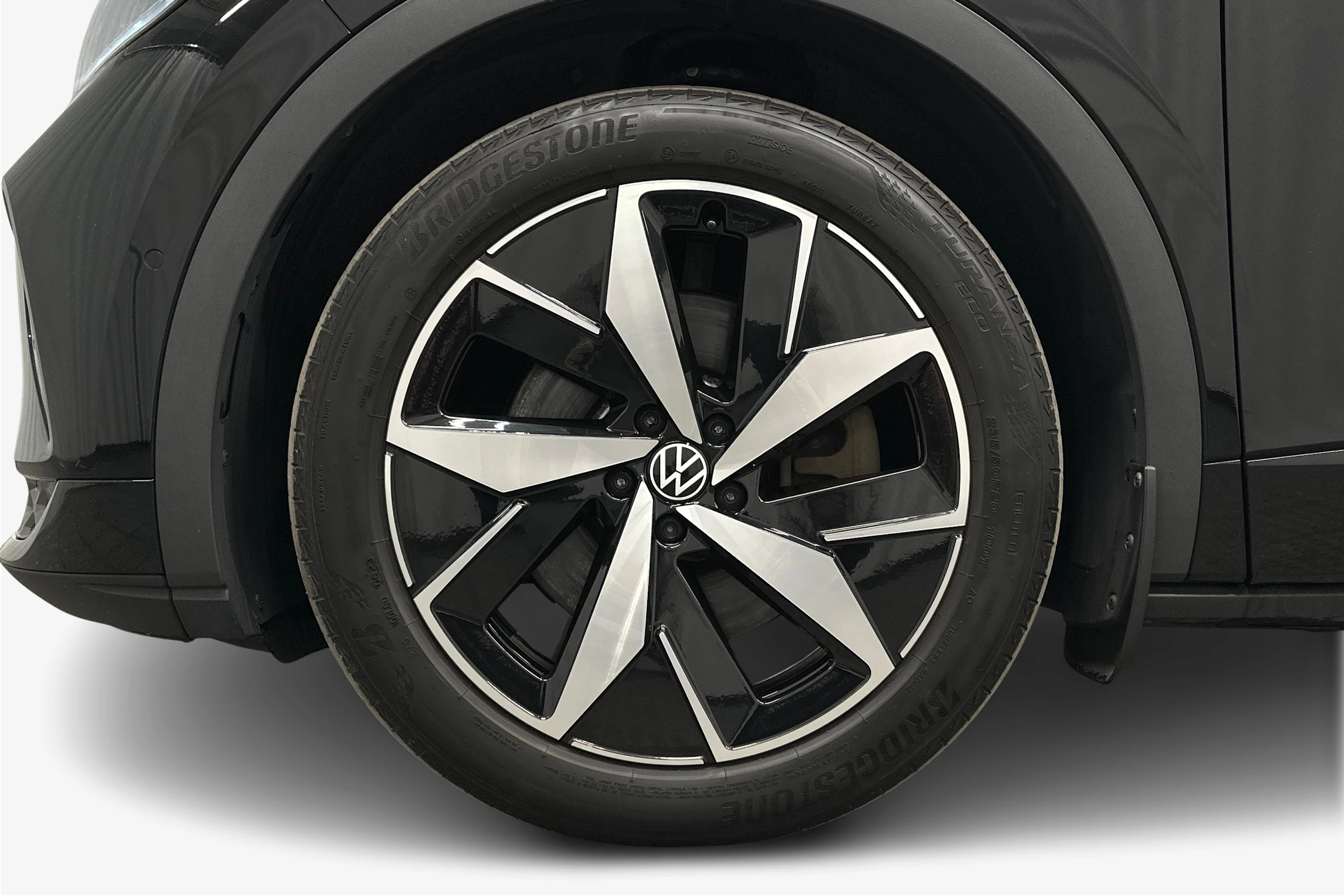musta Volkswagen ID.4 2023 kuva 12.