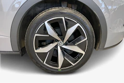 harmaa Volkswagen ID.4 2023 kuva 12.