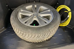 harmaa Volkswagen ID.4 2023 kuva 13.