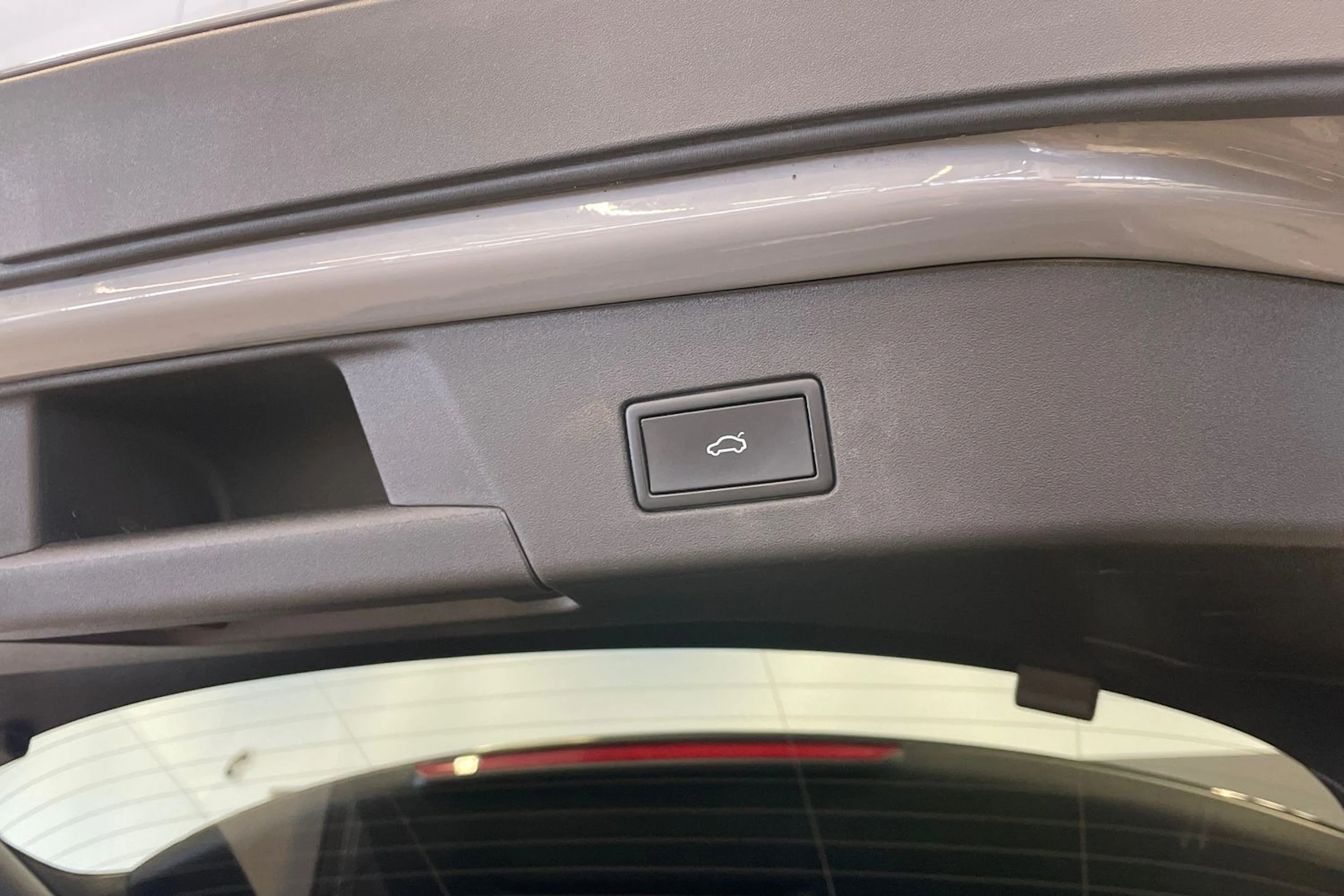 harmaa Volkswagen ID.4 2023 kuva 30.