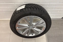 valkoinen Volkswagen ID.4 2023 kuva 10.