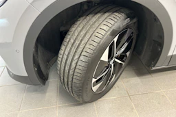 harmaa Volkswagen ID.4 2023 kuva 10.