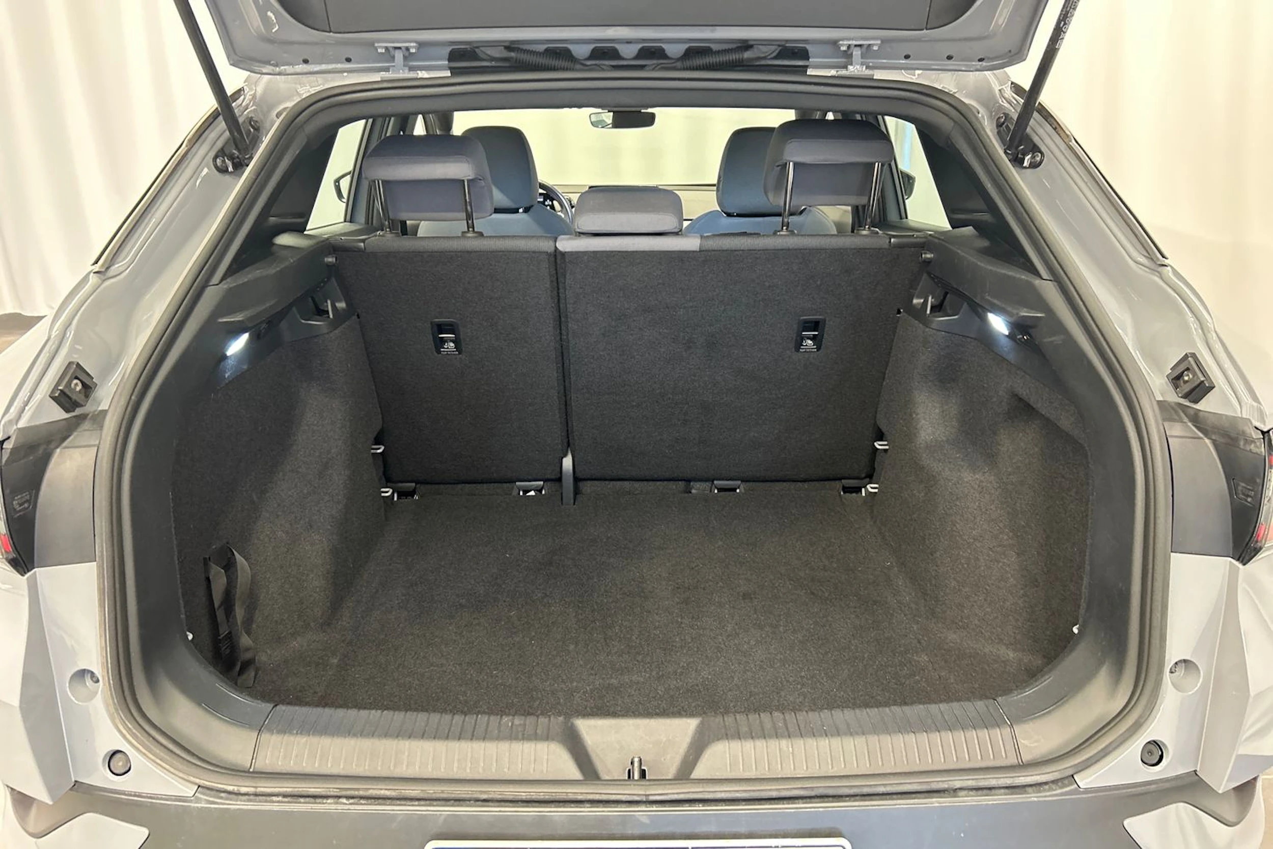 harmaa Volkswagen ID.4 2023 kuva 12.