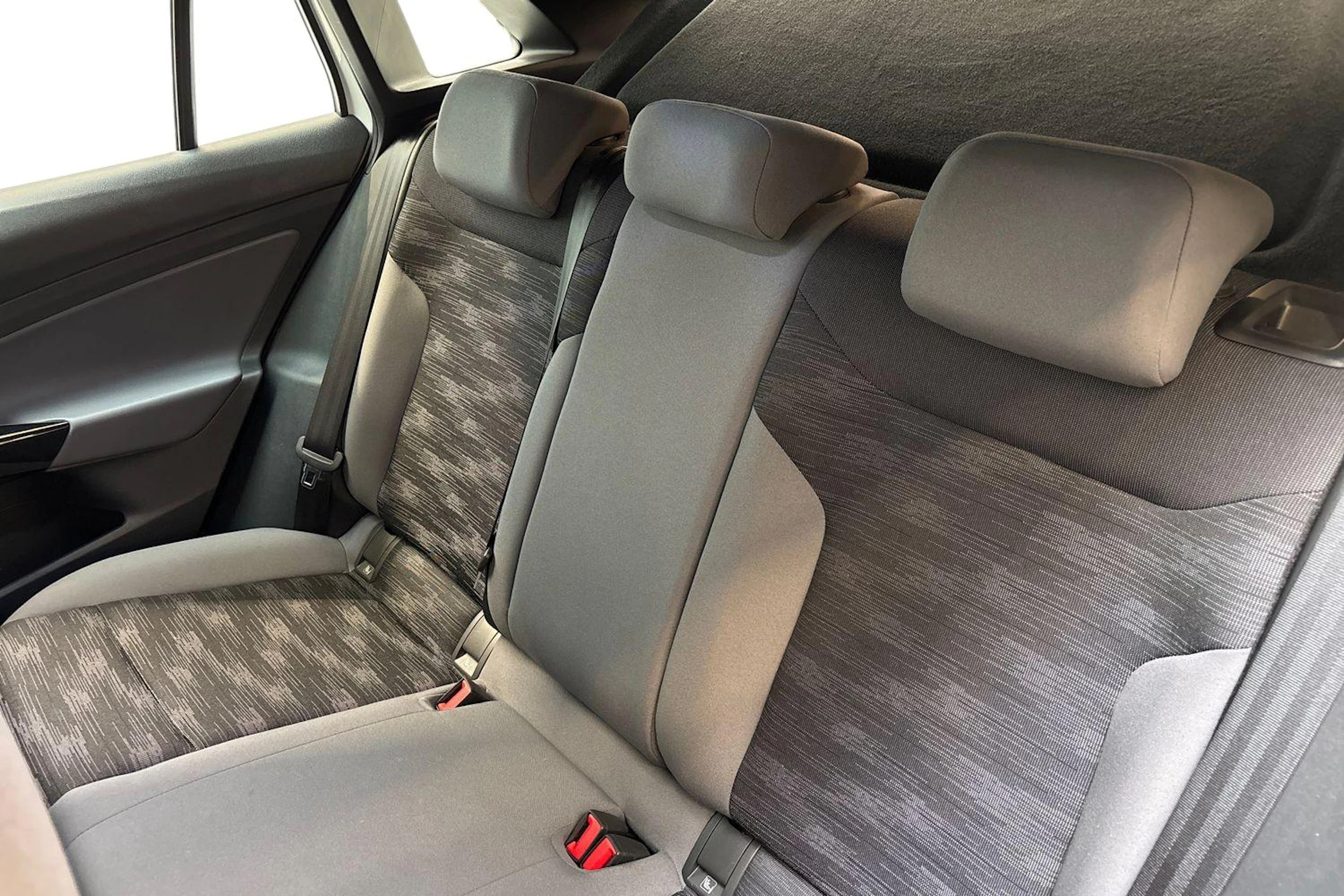 valkoinen Volkswagen ID.4 2023 kuva 11.