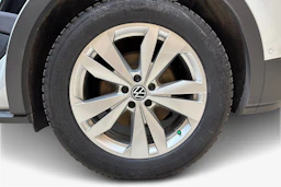 valkoinen Volkswagen ID.4 2023 kuva 12.