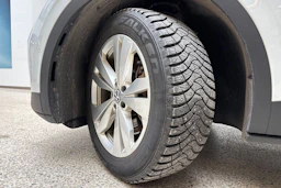 valkoinen Volkswagen ID.4 2023 kuva 13.