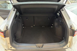 valkoinen Volkswagen ID.4 2023 kuva 15.