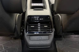 valkoinen Volkswagen ID.4 2023 kuva 16.