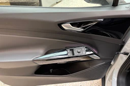 valkoinen Volkswagen ID.4 2023 kuva 17.