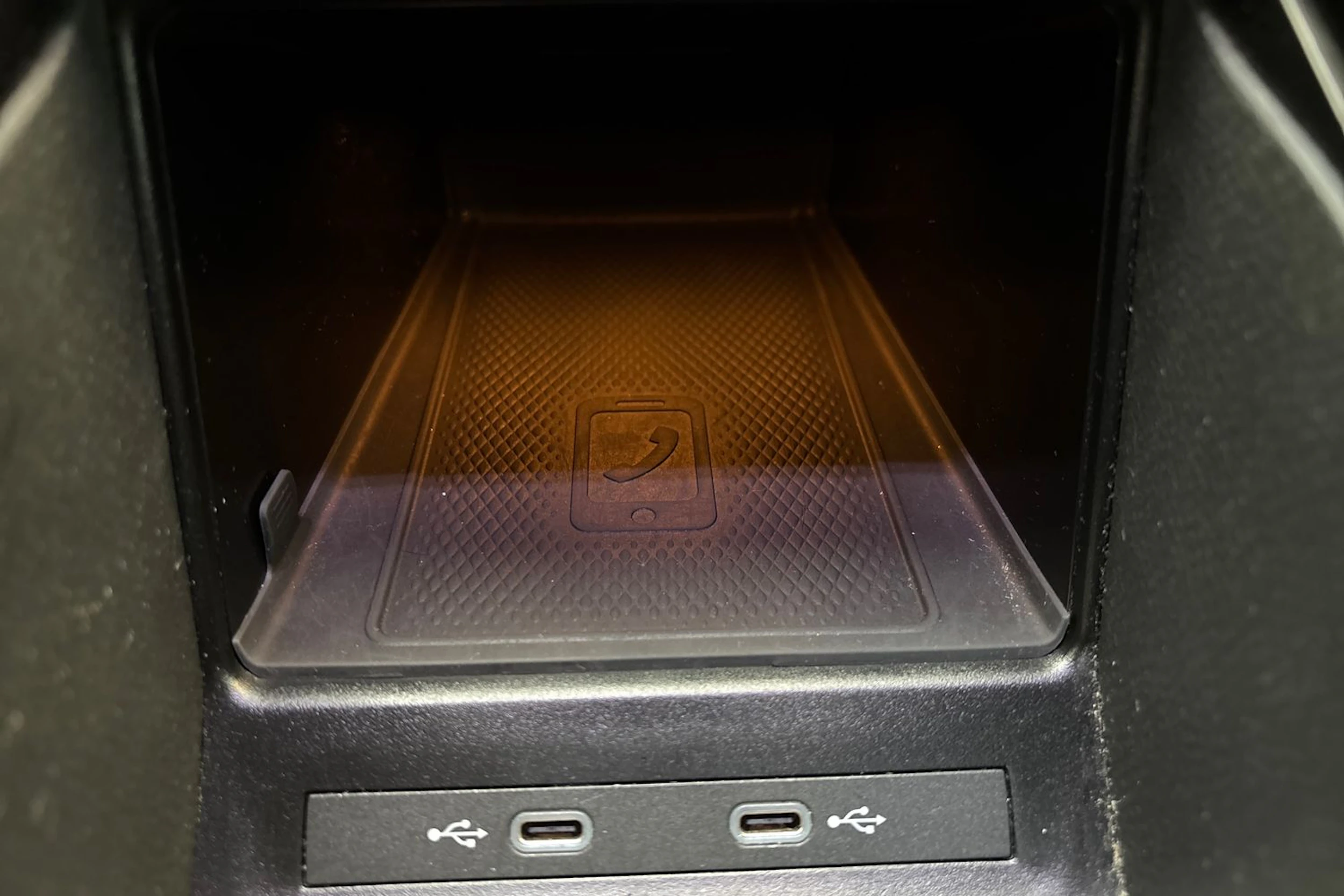 valkoinen Volkswagen ID.4 2023 kuva 22.