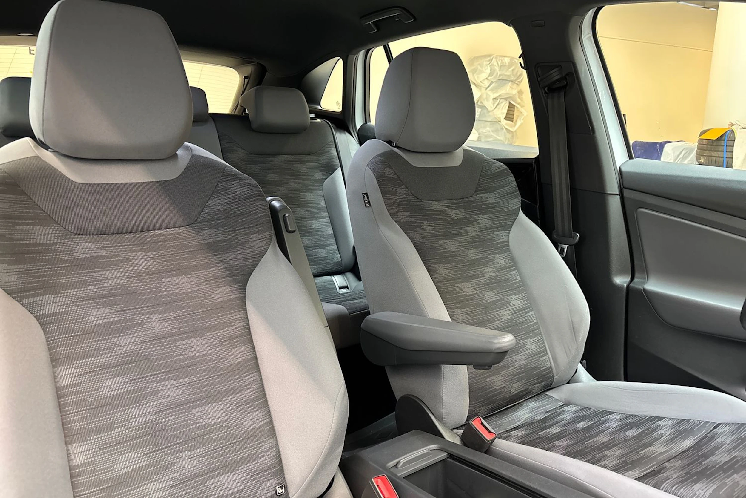 valkoinen Volkswagen ID.4 2023 kuva 24.