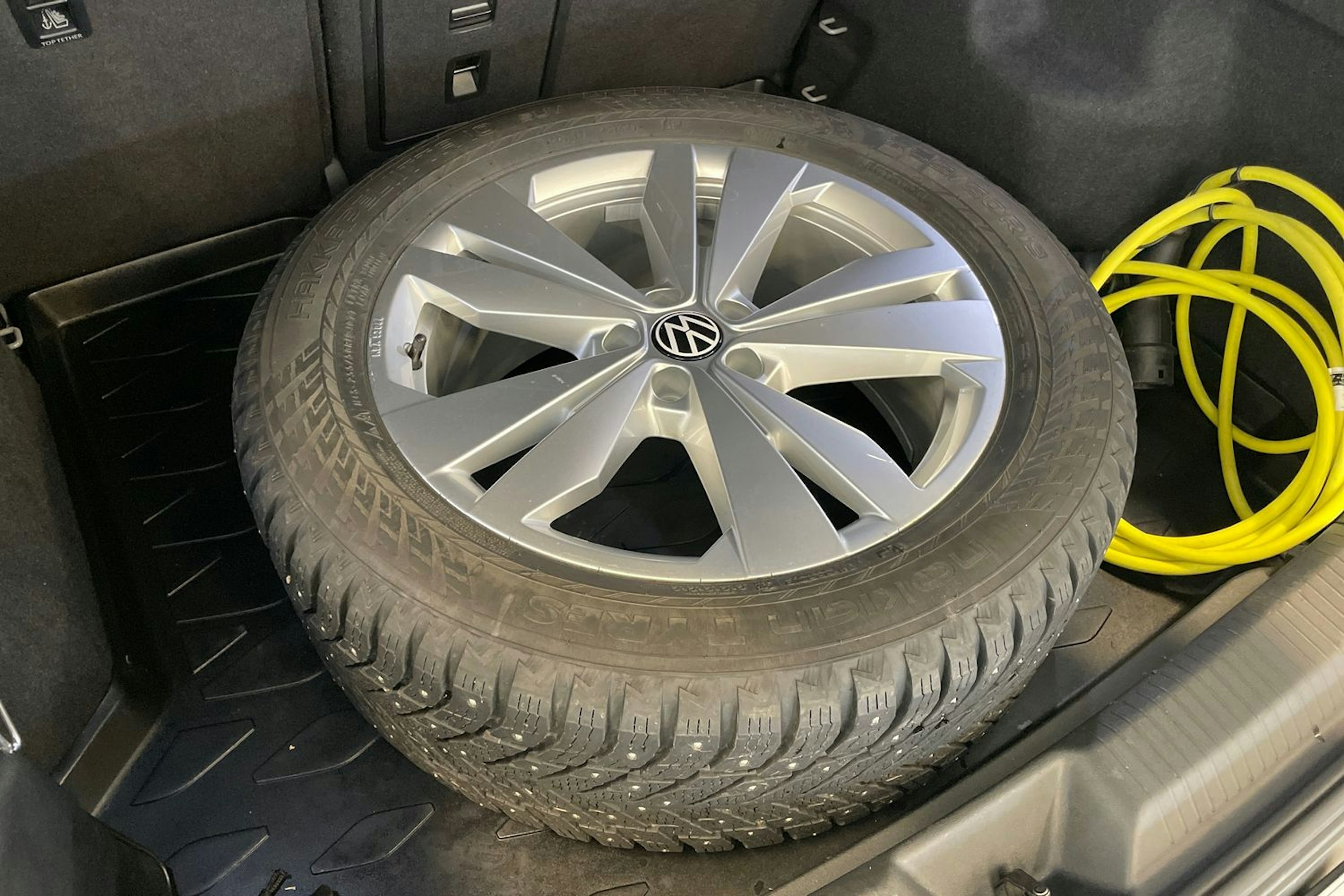 harmaa Volkswagen ID.4 2023 kuva 11.
