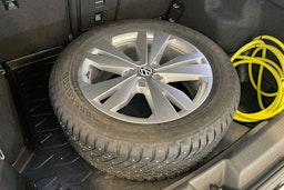 harmaa Volkswagen ID.4 2023 kuva 11.
