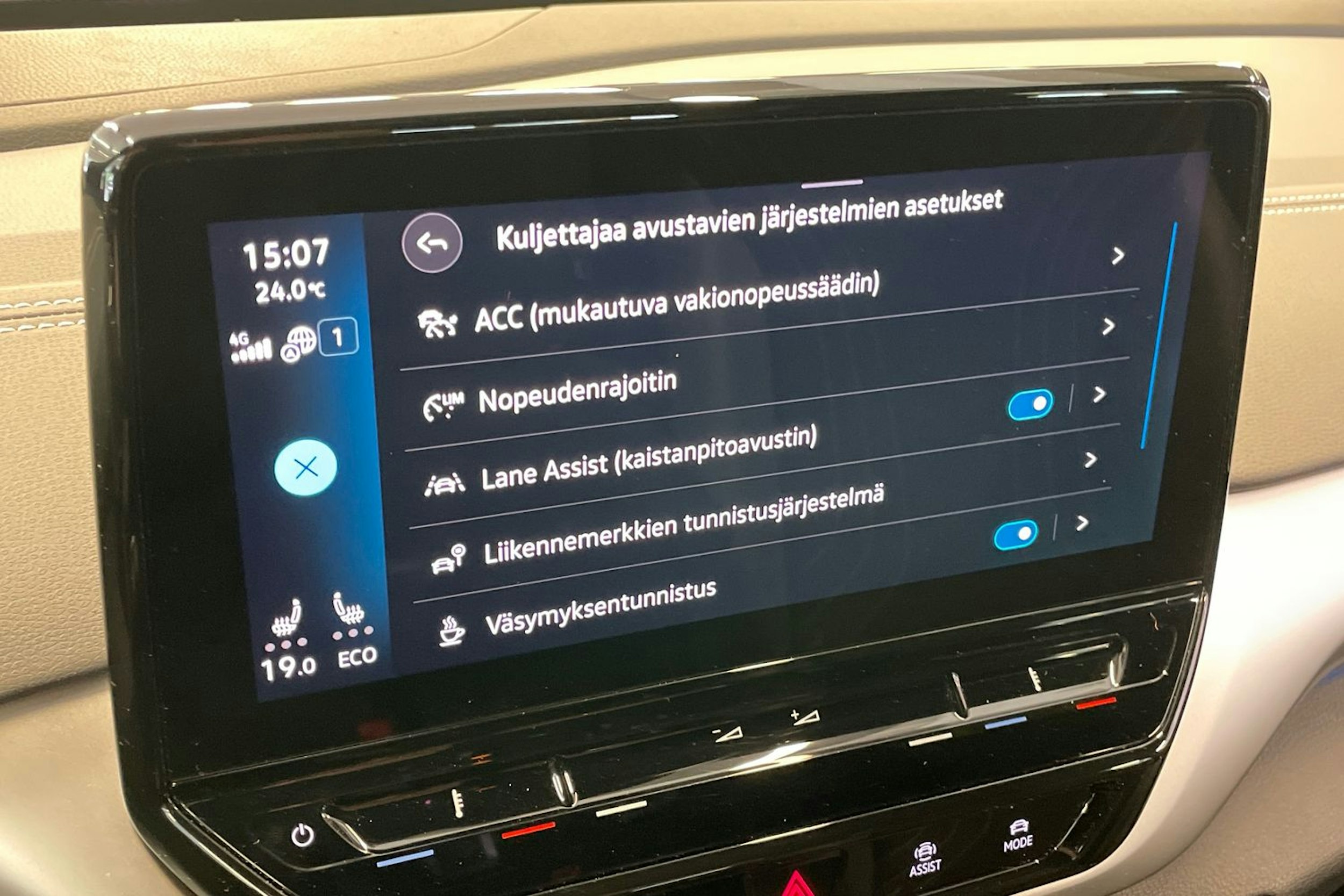 harmaa Volkswagen ID.4 2023 kuva 21.