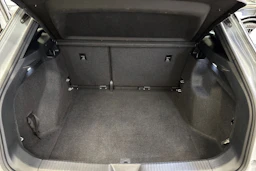 harmaa Volkswagen ID.4 2023 kuva 14.