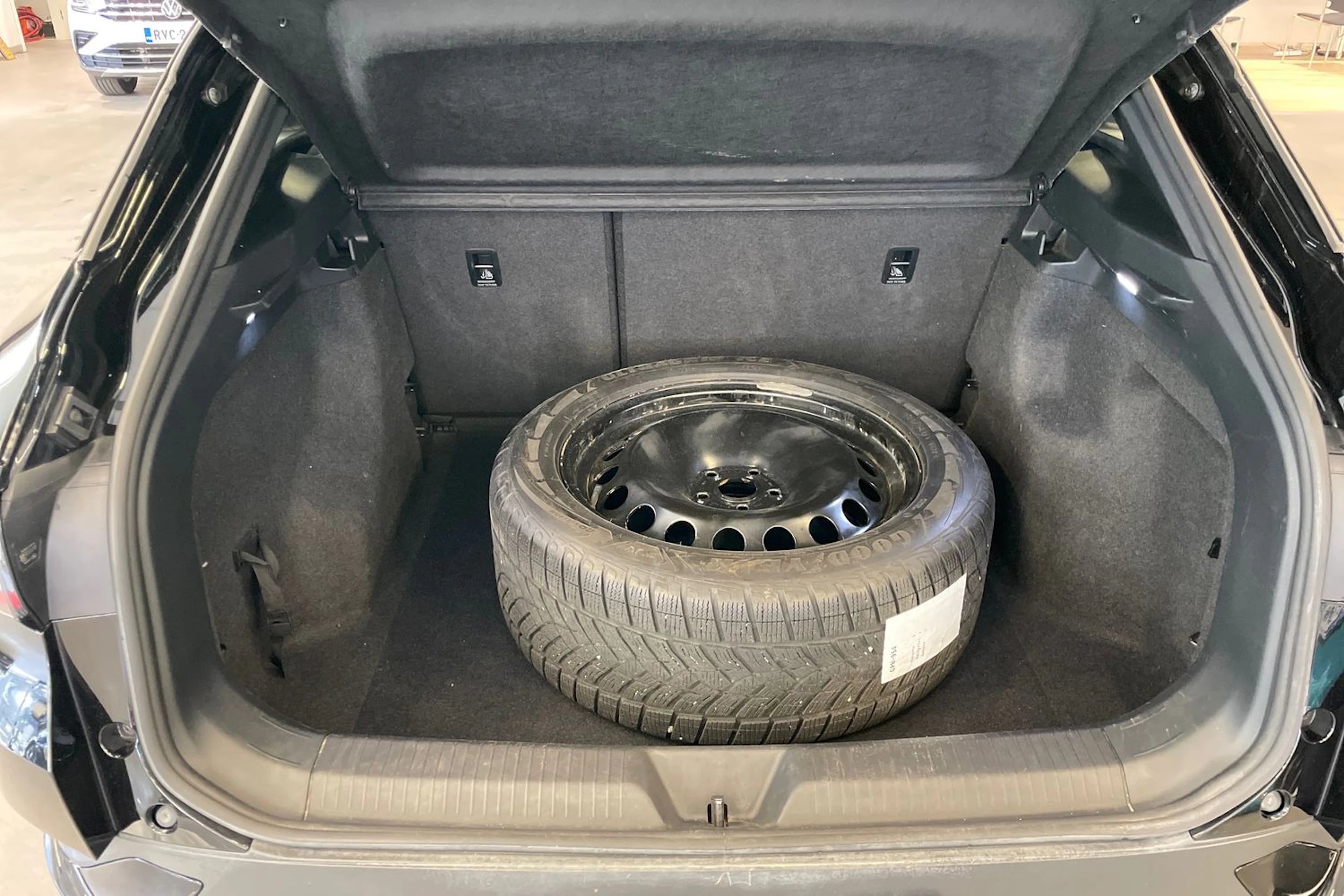 musta Volkswagen ID.4 2023 kuva 24.