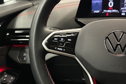 punainen Volkswagen ID.4 2023 kuva 20.