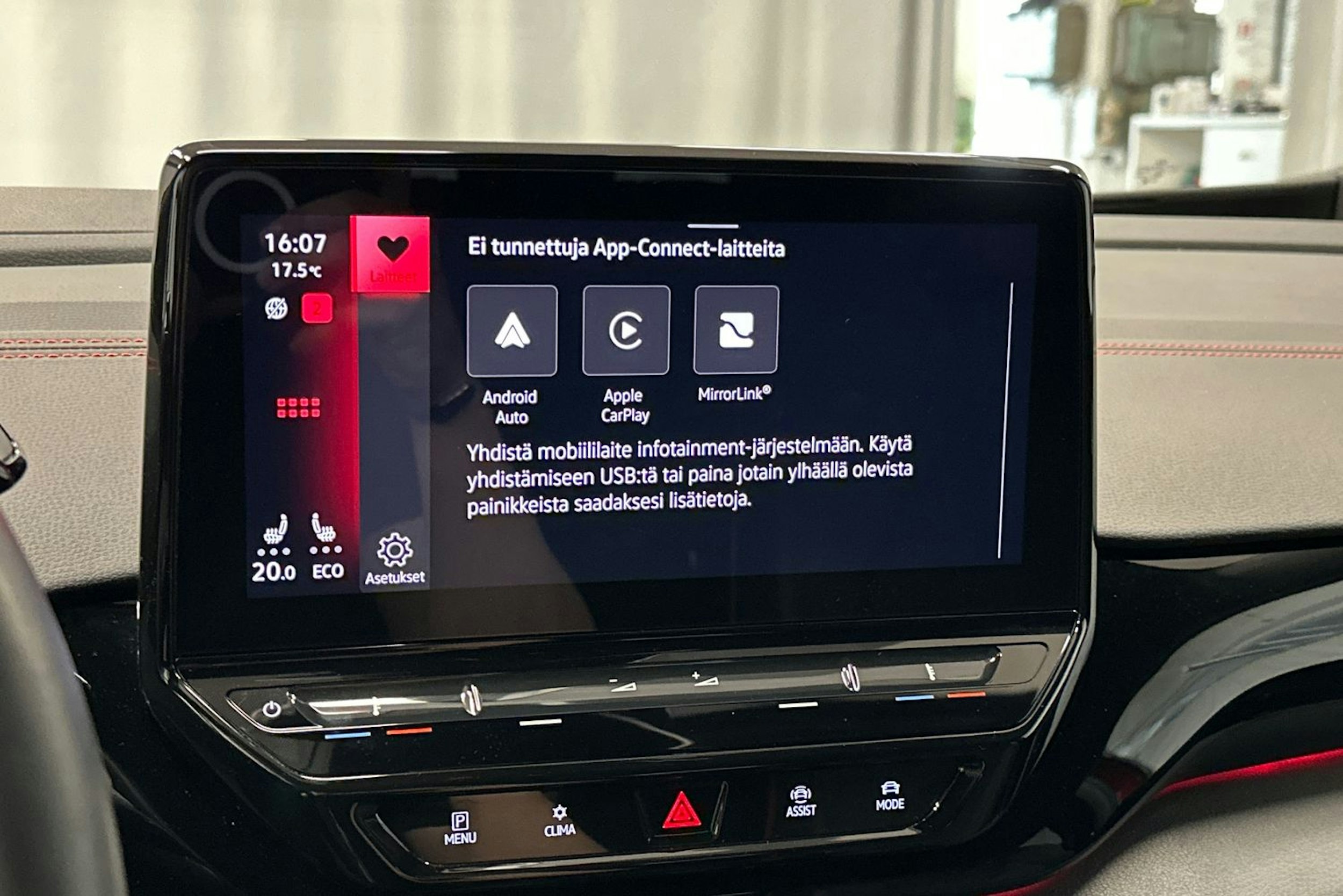 punainen Volkswagen ID.4 2023 kuva 27.