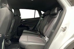 valkoinen Volkswagen ID.4 2023 kuva 10.