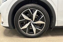 valkoinen Volkswagen ID.4 2023 kuva 11.