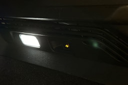 valkoinen Volkswagen ID.4 2023 kuva 15.