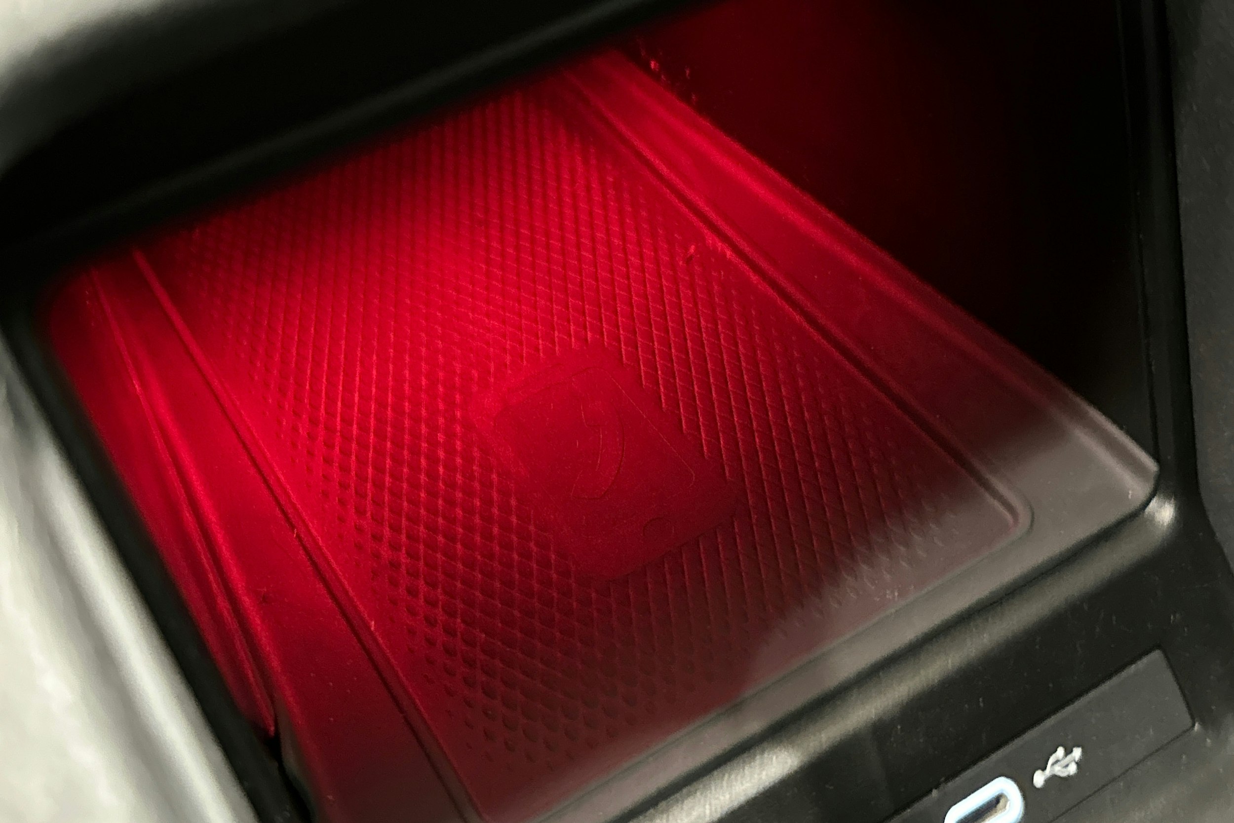 valkoinen Volkswagen ID.4 2023 kuva 21.