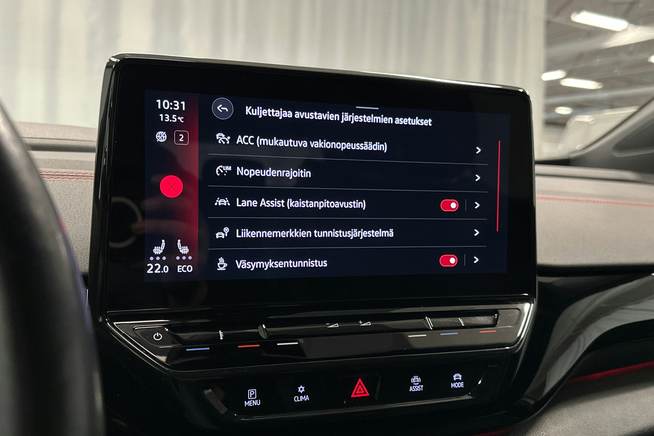 valkoinen Volkswagen ID.4 2023 kuva 27.